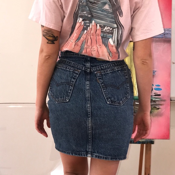 SOLD 💚✨ VINTAGE LEVIS HIGH WAIST DENIM SKIRT - Picture 3 of 5